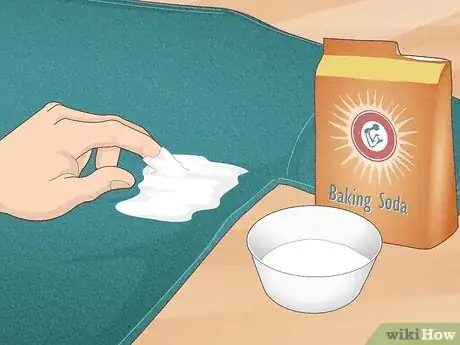 Imagen titulada Get Deodorant Off Your Clothes Step 6