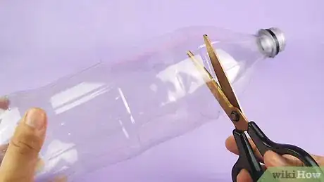 Imagen titulada Make a Vase out of a Plastic Bottle Step 1