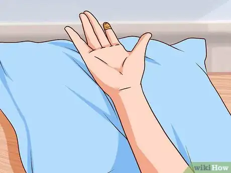 Imagen titulada Remove a Staple from Your Hand Step 7