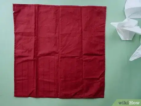 Imagen titulada Fold a Napkin Into a Swan Step 17