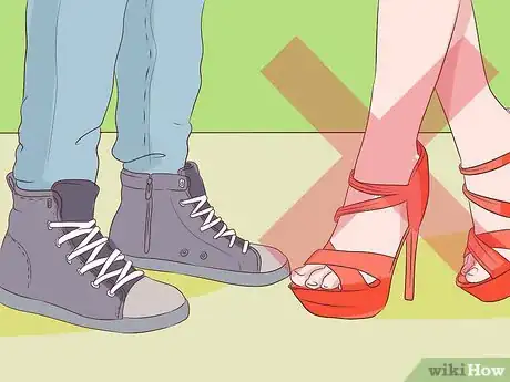 Imagen titulada Date a Short Guy As a Tall Girl Step 3