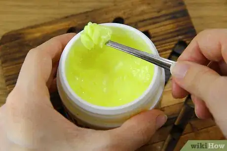 Imagen titulada Make Your Own Lip Plumper at Home Step 1