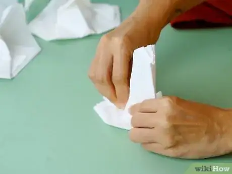 Imagen titulada Fold a Napkin Into a Swan Step 15