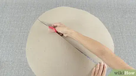 Imagen titulada Make a Ladybug Costume Step 2