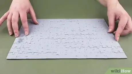 Imagen titulada Glue a Finished Puzzle Step 11