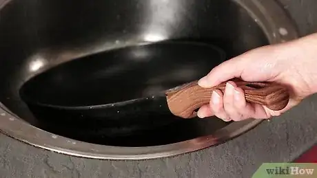 Imagen titulada Clean Teflon Step 2