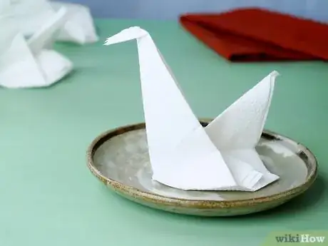 Imagen titulada Fold a Napkin Into a Swan Step 16