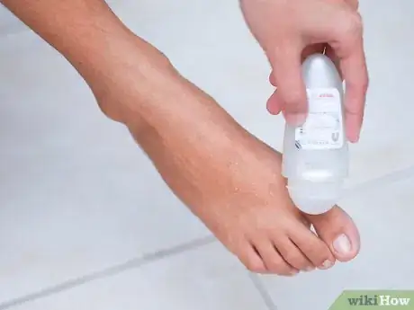 Imagen titulada Control Foot Odor with Baking Soda Step 16