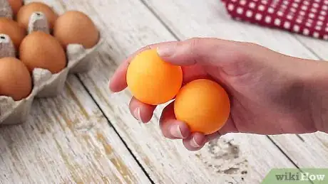 Imagen titulada Break an Egg with One Hand Step 6