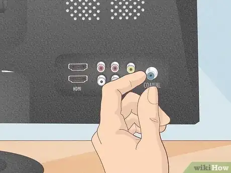 Imagen titulada Make a TV Antenna with a Coat Hanger Step 4