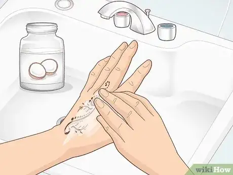 Imagen titulada Remove Henna Step 4