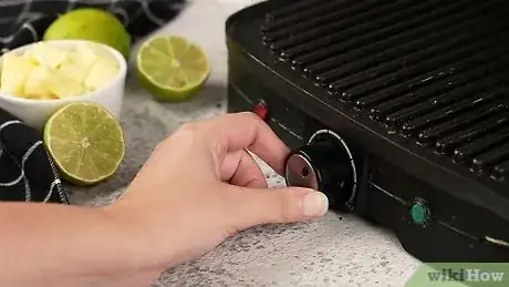 Imagen titulada Cook Frozen Tuna Steak Step 17