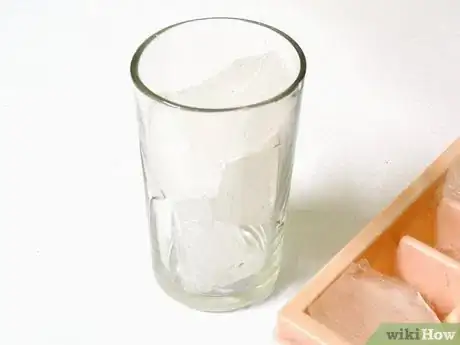 Imagen titulada Make a Glass of Ice Water Step 2