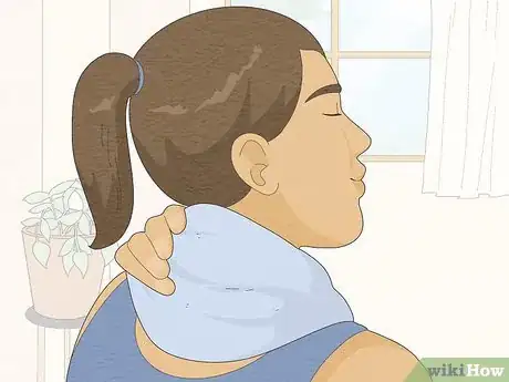 Imagen titulada Fix Torticollis Step 7