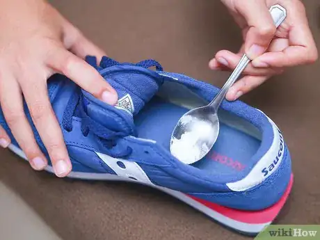 Imagen titulada Control Foot Odor with Baking Soda Step 8