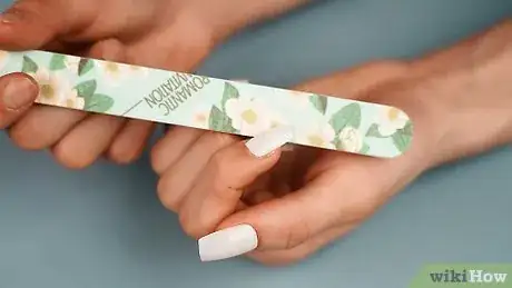 Imagen titulada Make Flower Nail Art Step 2
