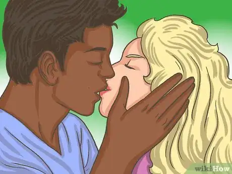 Imagen titulada Use Your Hands During a Kiss Step 3