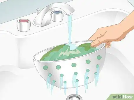 Imagen titulada Wash Spinach Step 9