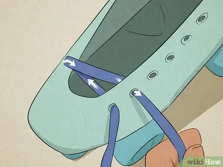 Imagen titulada Tie Roller Skate Laces Step 4