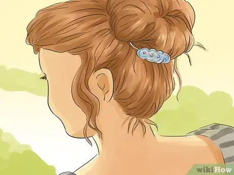Imagen titulada Make a Messy Bun Step 15