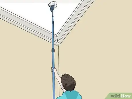 Imagen titulada Paint a High Ceiling over Stairs Step 20