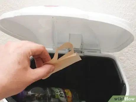Imagen titulada Make a Fly Trap Step 37