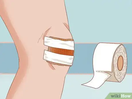 Imagen titulada Apply Different Types of Bandages Step 20