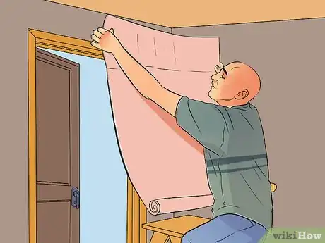 Imagen titulada Hang Wallpaper Step 23