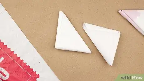 Imagen titulada Fold a Plastic Bag Step 7