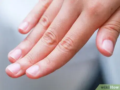 Imagen titulada Keep Nail Polish from Chipping Step 8