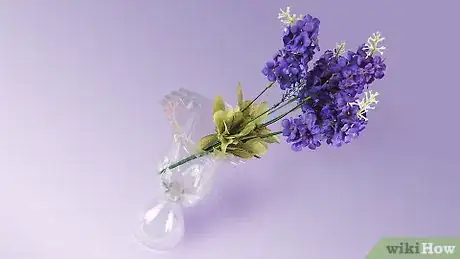 Imagen titulada Make a Vase out of a Plastic Bottle Step 8