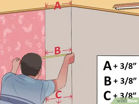Imagen titulada Hang Wallpaper Step 26