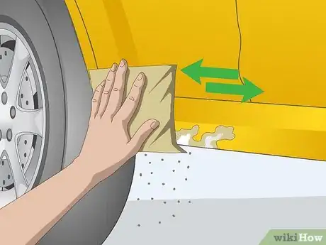 Imagen titulada Touch Up Car Paint Step 4