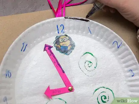 Imagen titulada Make a Paper Clock Step 17