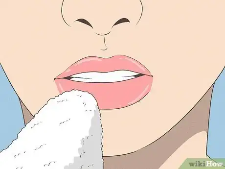 Imagen titulada Use a Collagen Lip Mask Step 3