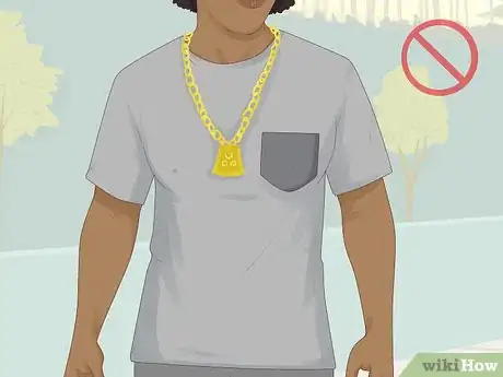 Image intitulée Hide Man Boobs Step 10