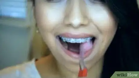 Image intitulée Brush Your Teeth With Braces On Step 15