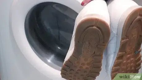 Image intitulée Clean Dirty Shoes Step 20