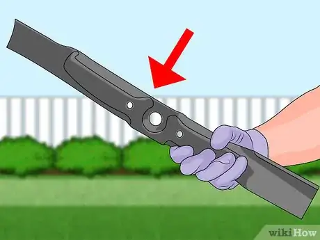 Image intitulée Stop Grass Buildup Under Any Lawn Mower Deck Step 11
