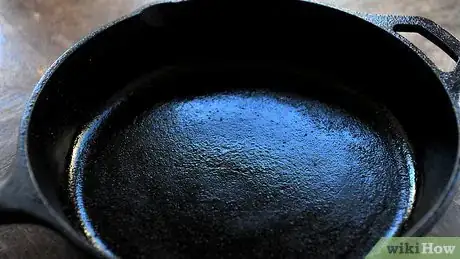 Image intitulée Clean Your Cast Iron Skillet or Pot After Daily Use Step 6