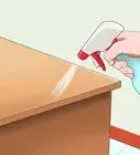 empêcher les chats de monter sur les tables