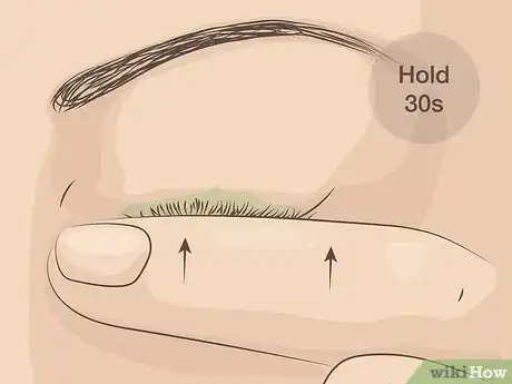 Image intitulée Curl Your Eyelashes Without an Eyelash Curler Step 19