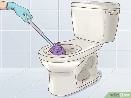 Image intitulée Keep Toilet Bowl Clean Step 3