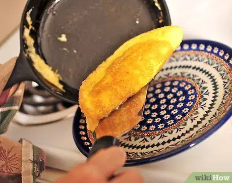 Image intitulée Make a Cheesy Omelette Step 8