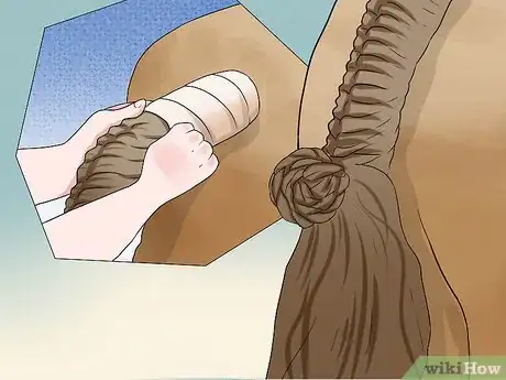 Image intitulée Plait a Horse's Tail Step 17