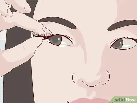 Image intitulée Wear Magnetic False Eyelashes Step 11