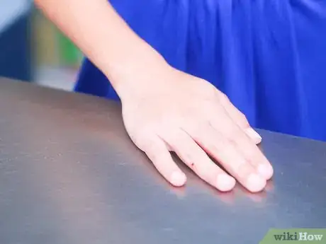 Image intitulée Stop Static on a Dress Clinging to You Step 5