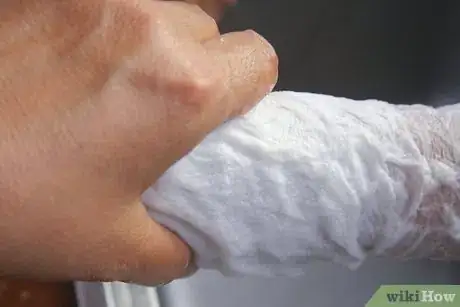 Image intitulée Make a Fake Arm Cast Step 7