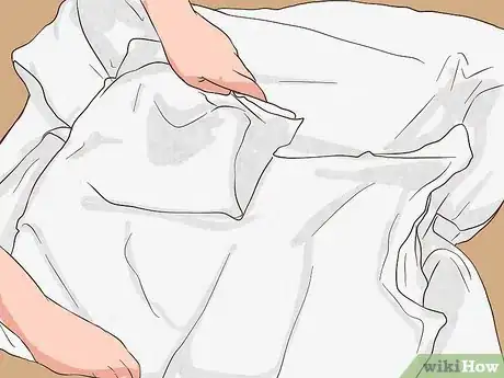 Image intitulée Clean a Wedding Gown Step 16