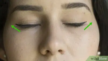 Image intitulée Apply Smokey Eyeshadow Step 1